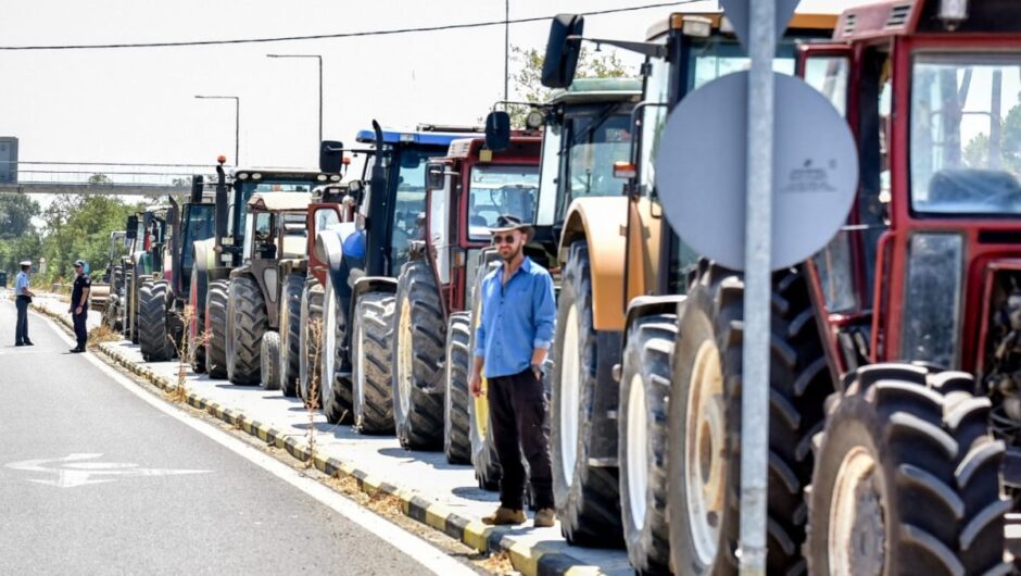 Τον αγρότη που πνίγεται στα χρέη χωρίς να φταίει, βαράς, μα θα φροντίσει μαζί με τον λαό να σου βγει ξινός ο τσαμπουκάς