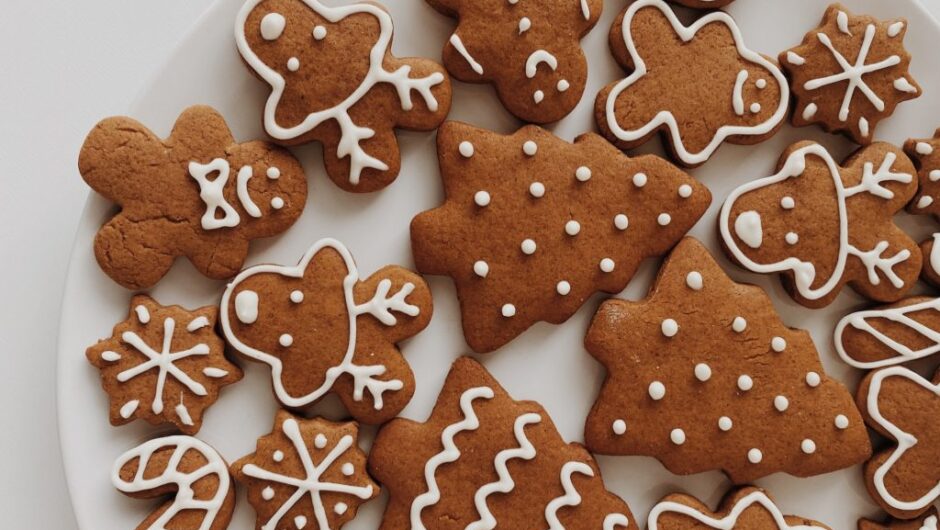 Φτιάχνουμε γιορτινά μπισκότα gingerbread και απολαμβάνουμε ποιοτικό χρόνο με τα παιδιά