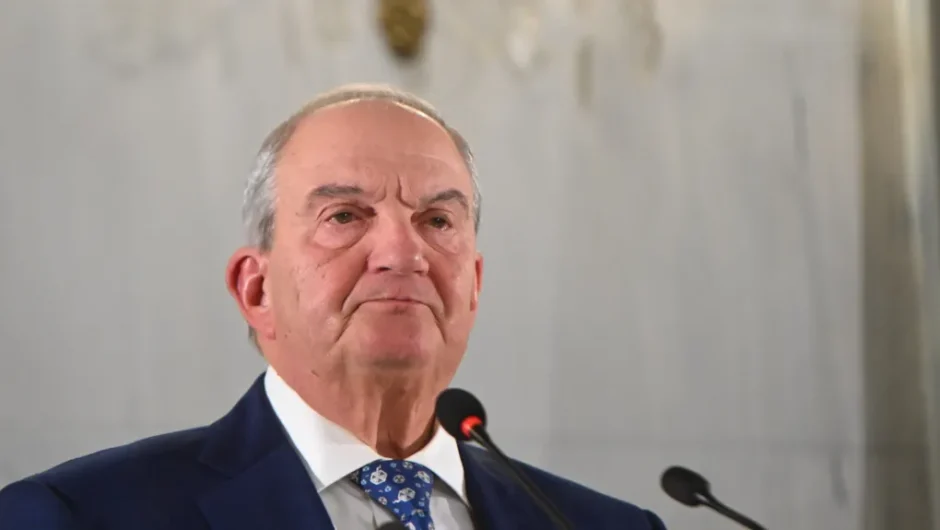 Ο ταραξίας Καραμανλής