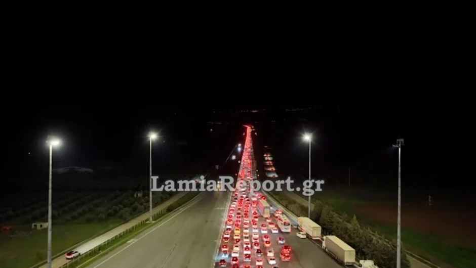 Απίστευτη η χθεσινή ταλαιπωρία για τους ταξιδιώτες στην Εθνική Οδό: Ουρά 10 χιλιομέτρων στη Λαμία – «Καθίσαμε σε ΛΕΑ για να ταΐσουμε την 5μηνη κόρη μας»