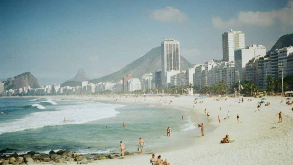 Ρίο ντε Τζανέιρο: Αεροσκάφος συνετρίβη στη θάλασσα της παραλίας Κοπακαμπάνα – Νεκρός ο πιλότος