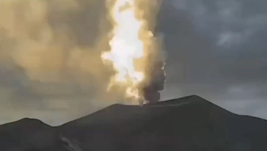 Κολομβία: Ηφαίστειο σκορπά τέφρα σε χωριά – Δείτε βίντεο
