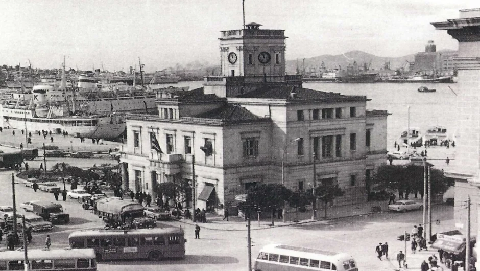 Σαν σήμερα 18 Δεκεμβρίου: Γκρεμίζεται το ρολόι του Πειραιά – Όταν η πόλη έχασε το σύμβολό της