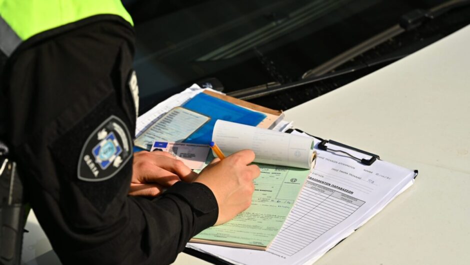 Με το πόδι στο γκάζι, μεθυσμένοι και χωρίς κράνος χιλιάδες οδηγοί την εορταστική περίοδο – Βεβαιώθηκαν πάνω από 40.000 παραβάσεις