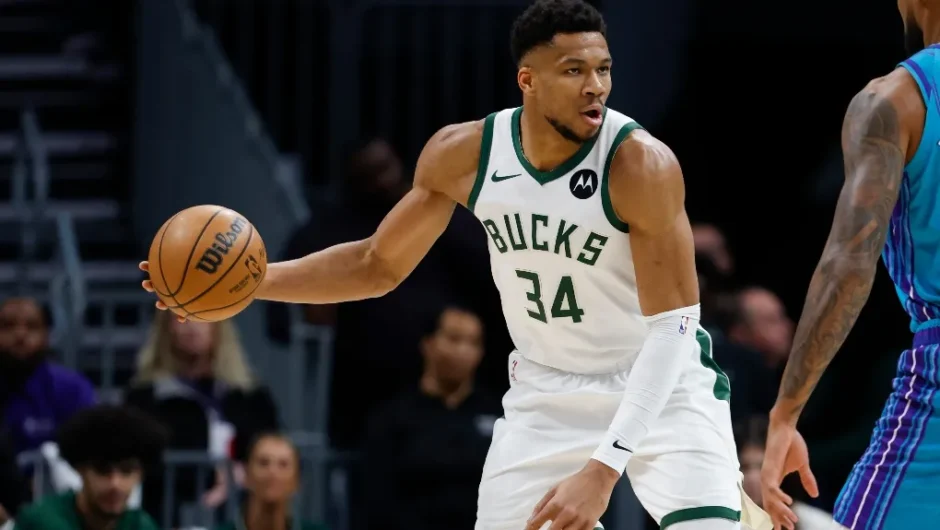 Ο Αντετοκούνμπο πήρε τη φανέλα του Λεμπρόν: «Ίσως είναι το τελευταίο μας παιχνίδι ο ένας απέναντι στον άλλον» (vid)