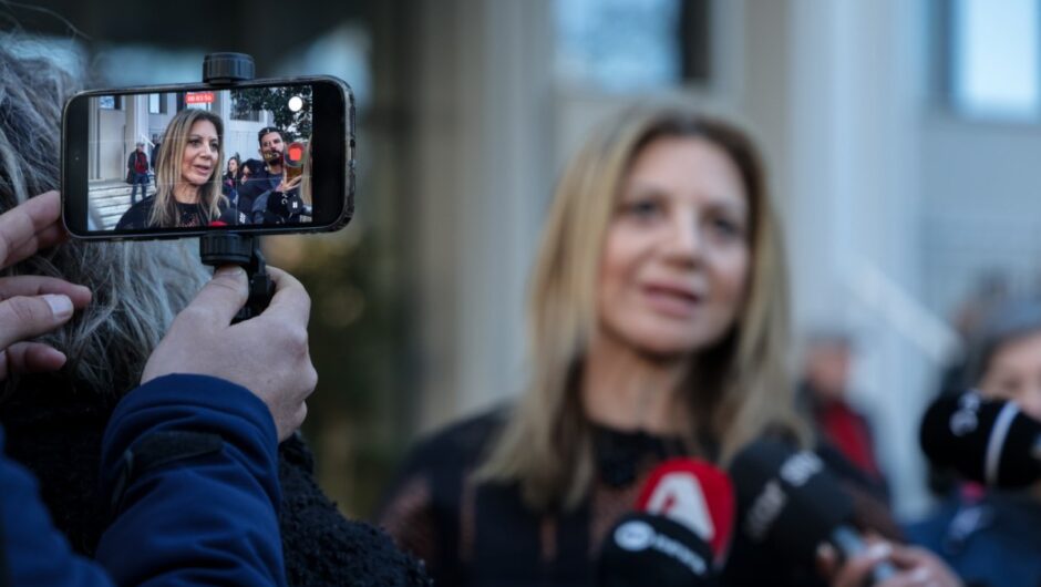 Οι μάσκες πέφτουν… διάλογος για την κυβέρνηση σημαίνει ανακοινώσεις, δικαιοσύνη και πρόοδος για την Καρυστιανού να διαβουλευθούμε για τις αμβλώσεις