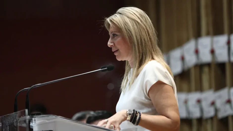 Δημοσκόπηση: Ποια κόμματα θα δουν «διαρροές» προς τη Μαρία Καρυστιανού