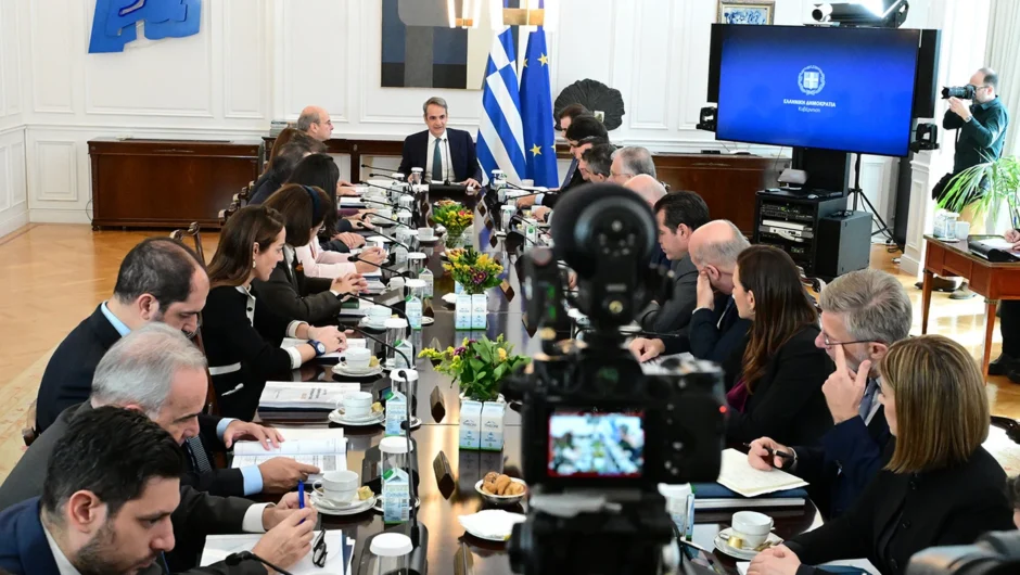 Το προεκλογικό πακέτο παροχών ετοιμάζει η κυβέρνηση