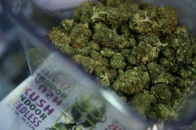 Ναρκωτικά: Η υποκρισία για τις δηλώσεις Βαρουφάκη