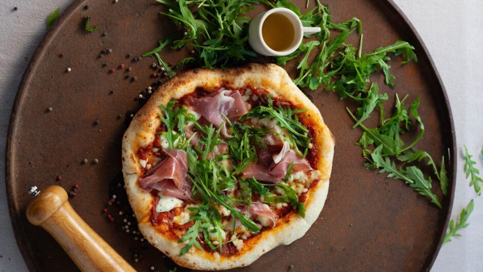 Σάββατο βράδυ καλούμε φίλους και φτιάχνουμε πίτσα με τα χεράκια μας