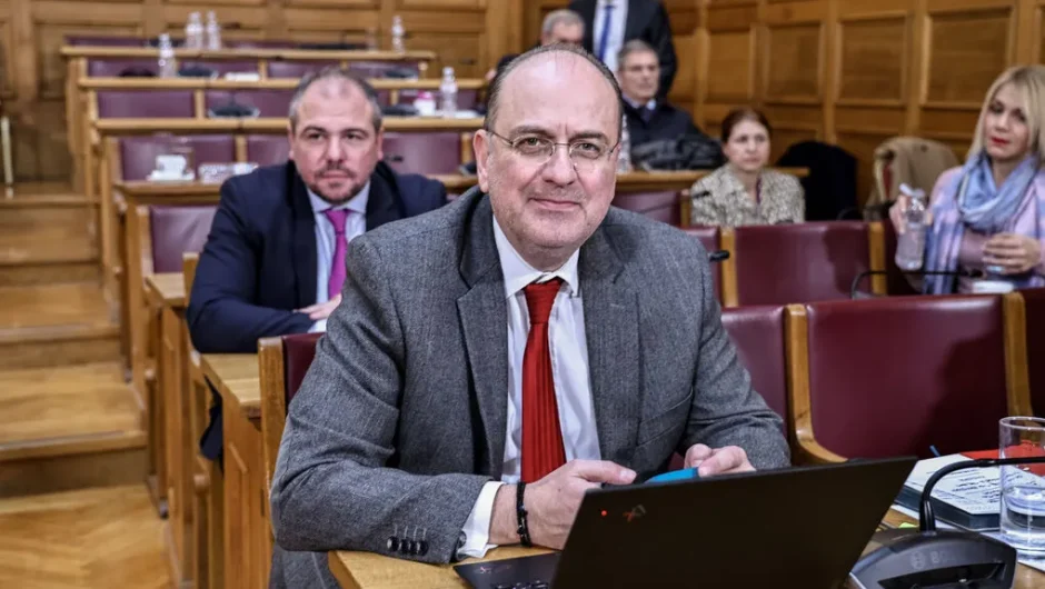 «Ψεκάστε, σκουπίστε, να τελειώνουμε»