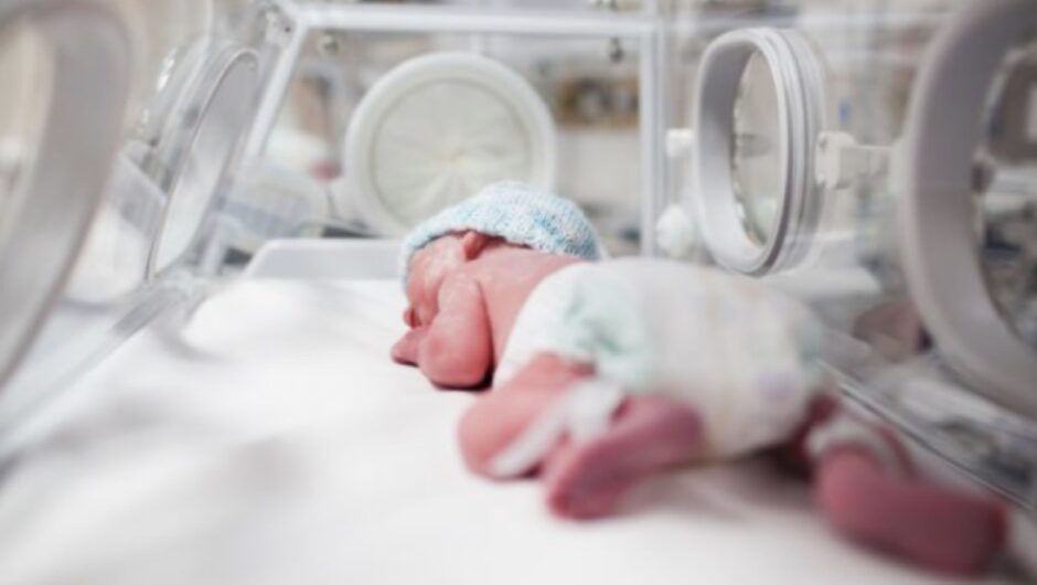 Αυτά είναι τα πιο περίεργα περιστατικά από τα 14.000 χειρουργεία σε νεογνά, βρέφη και παιδιά στη Λάρισα
