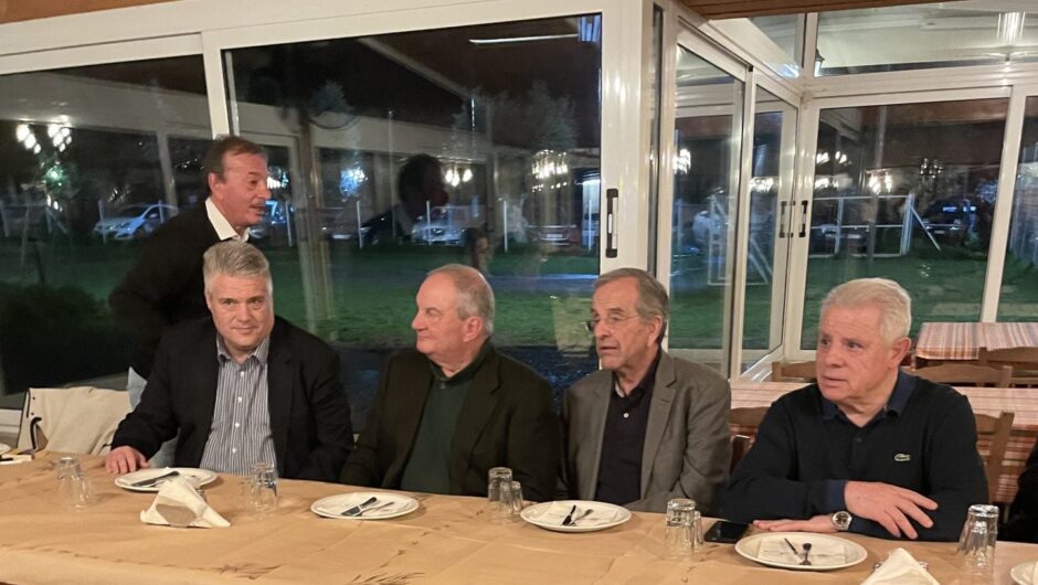 Καραμανλής τιμώμενος, Σαμαράς οικοδεσπότης και στο βάθος Μαξίμου και Καρυστιανού