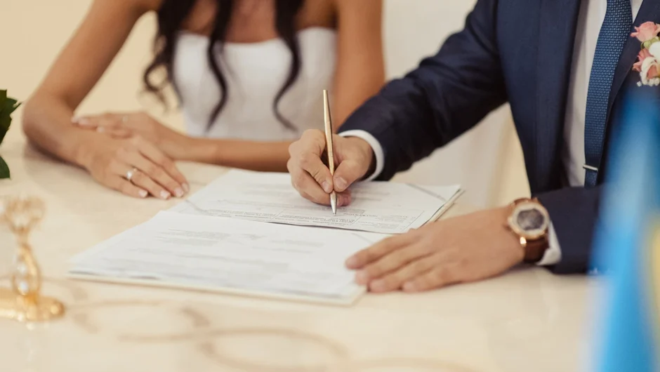 Σαν σήμερα 17 Φεβρουαρίου: Ο πολιτικός γάμος γίνεται ισόκυρος – Πώς άλλαξαν οι ισορροπίες