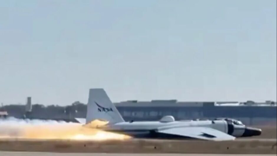 Βίντεο: Αεροπλάνο της NASA προσγειώθηκε με την κοιλιά σε αεροδρόμιο του Τέξας