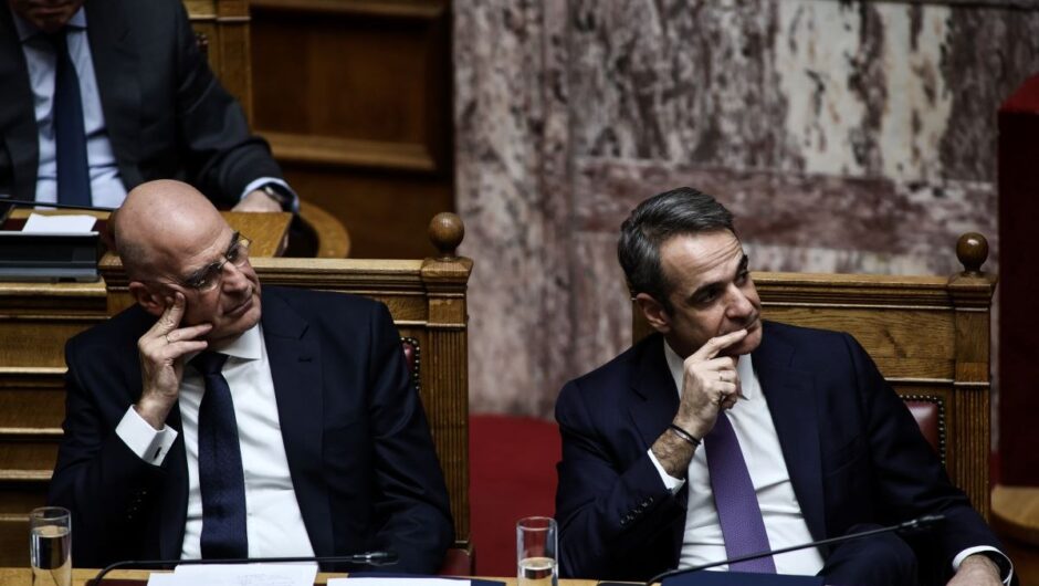 Το χάσμα Μητσοτάκη – Δένδια και η ανοιχτή πια συζήτηση στη ΝΔ για κόμμα που είναι πλέον πιο μικρό από την παράταξη