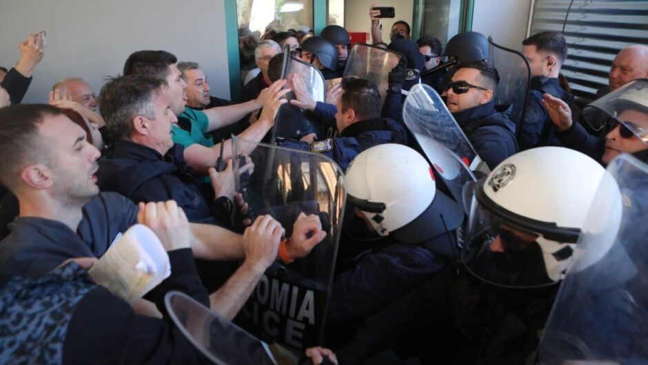 Με διαμαρτυρία των εργαζομένων στο ΕΣΥ βρέθηκε αντιμέτωπος ο Άδωνις Γεωργιάδης και όχι με τον «κομμουνιστικό κίνδυνο»