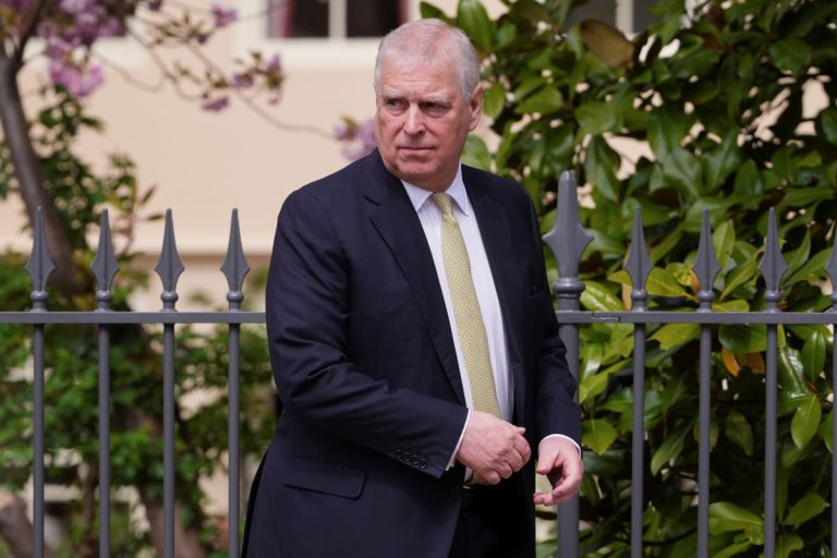 Η πτώση του Αντριου – Το τελεσίγραφο Τραμπ στο Ιράν – Η δυσαρέσκεια στις δημοσκοπήσεις