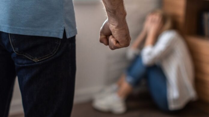 Στη φυλακή 948 άνδρες για ενδοοικογενειακή βία – Τι δείχνουν τα στοιχεία της ΓΓΙΑΔ για την Λάρισα