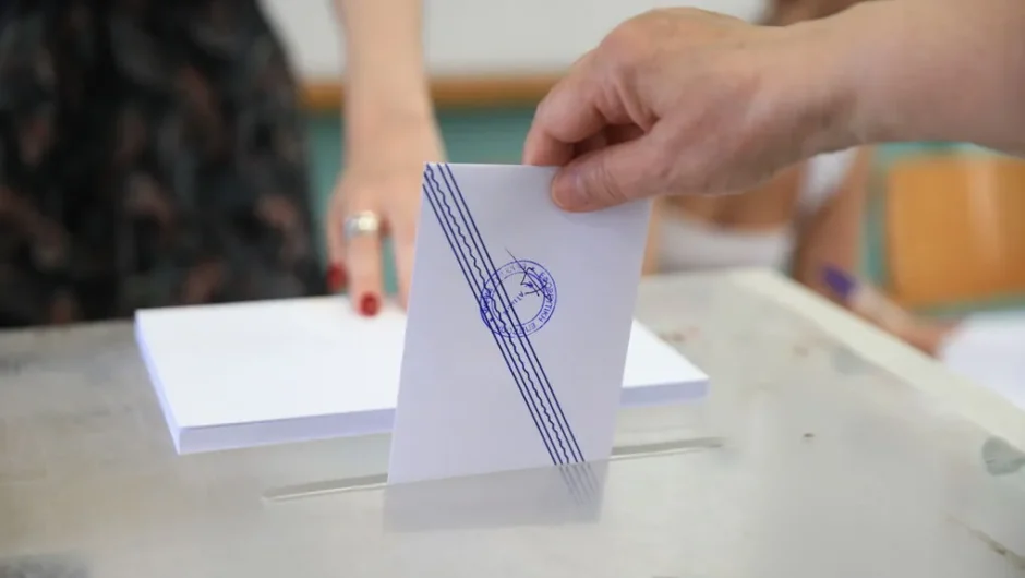 Άνοδο της ΝΔ δείχνουν δύο νέες δημοσκοπήσεις – Απαραίτητη η πολιτική αλλαγή για δικαιοσύνη, λέει το 68%