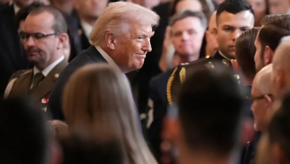 Ανάλυση Guardian: Πώς ο πόλεμος στο Ιράν και οι επιπτώσεις του θα οδηγήσουν τον Τραμπ σε εκλογική ήττα