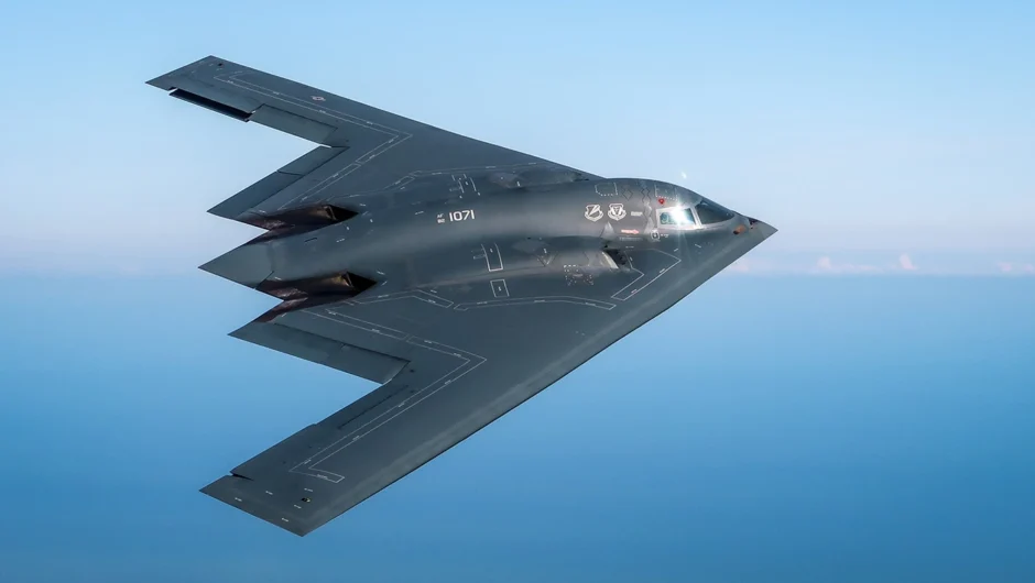 Τρόμαξαν στη Λάρισα: Εμφανίστηκε στον ουρανό το «μεγαθήριο» αμερικανικό βομβαρδιστικό – Δείτε φωτογραφίες
