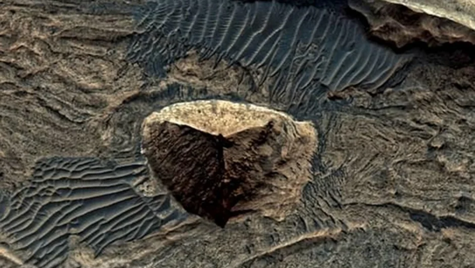 Το μυστήριο της «τρίπλευρης» πυραμίδας στον Άρη: Φυσικό φαινόμενο ή δημιούργημα εξωγήινου πολιτισμού;