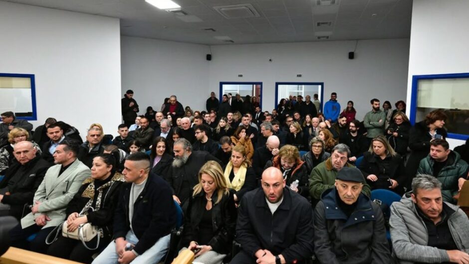 Ακατάλληλη αίθουσα, ακατάλληλη Δικαιοσύνη, ακατάλληλη κυβέρνηση