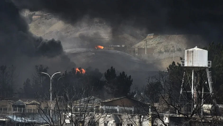Στις φλόγες η Μέση Ανατολή – Συνάντηση Μητσοτάκη, Μακρόν, Χριστοδουλίδη – Αποκάλυψη για τις υποκλοπές