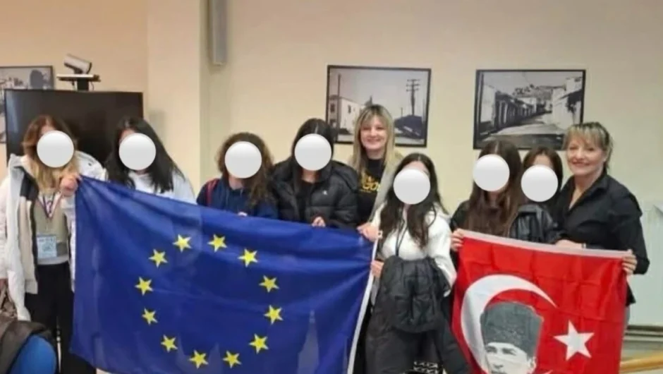 Η φωτογραφία με τον Μουσταφά Κεμάλ μέσα στο Δημαρχείο Ελασσόνας αποτελεί μια μαύρη σελίδα για τον θεσμό της πόλης και ένα μελανό σημείο που δεν θα σβήσει.
