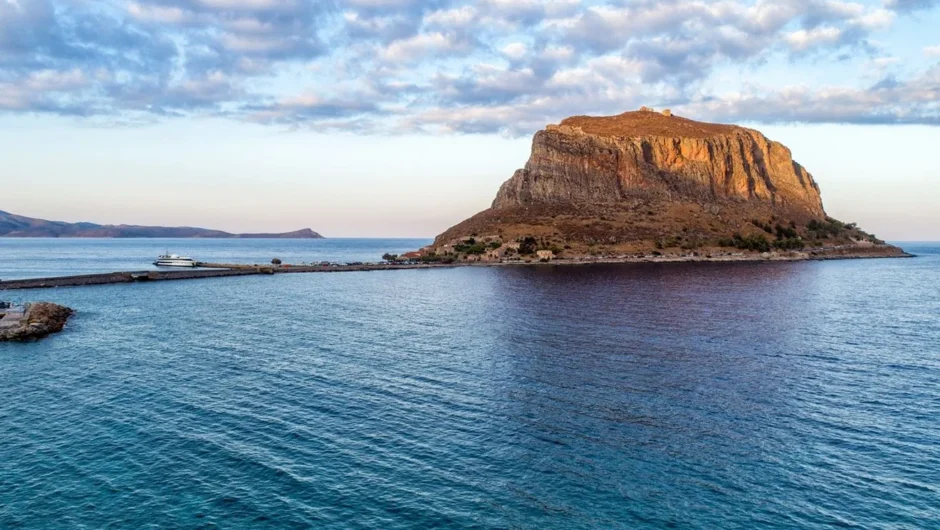 Μονεμβασιά: Επίσκεψη στο πετρωμένο κάστρο του μεσαίωνα