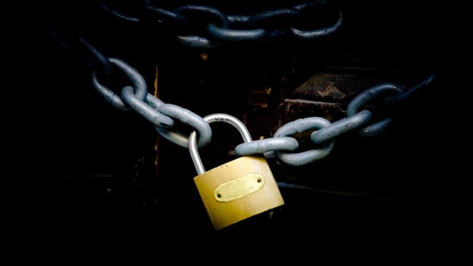 Επιχειρήσεις: Εκτοξεύτηκαν τα «λουκέτα» – Μεγάλη αύξηση πτωχεύσεων σε ένα χρόνο