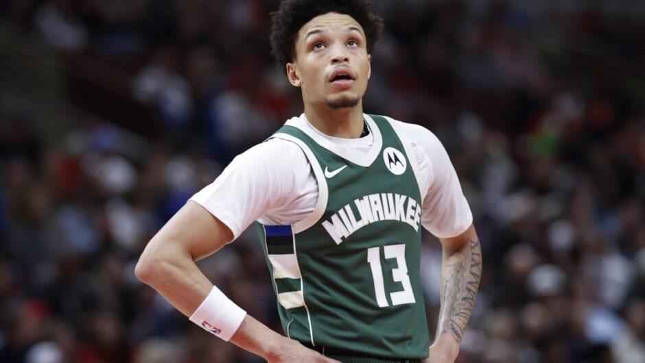 Σανς – Μπακς 105-108: O Ρόλινς ντύθηκε… Αντετοκούνμπο και «καθάρισε» για τους Μπακς (vids)