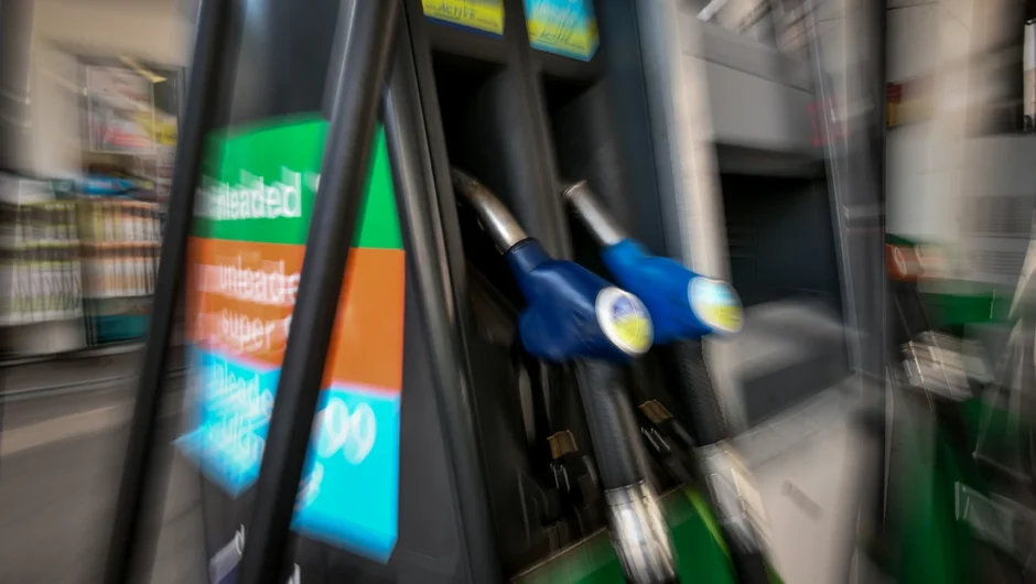 Fuel Pass: Ανοίγει σήμερα η πλατφόρμα – Ποιοι δικαιούνται έως 60 ευρώ και πότε πληρώνονται