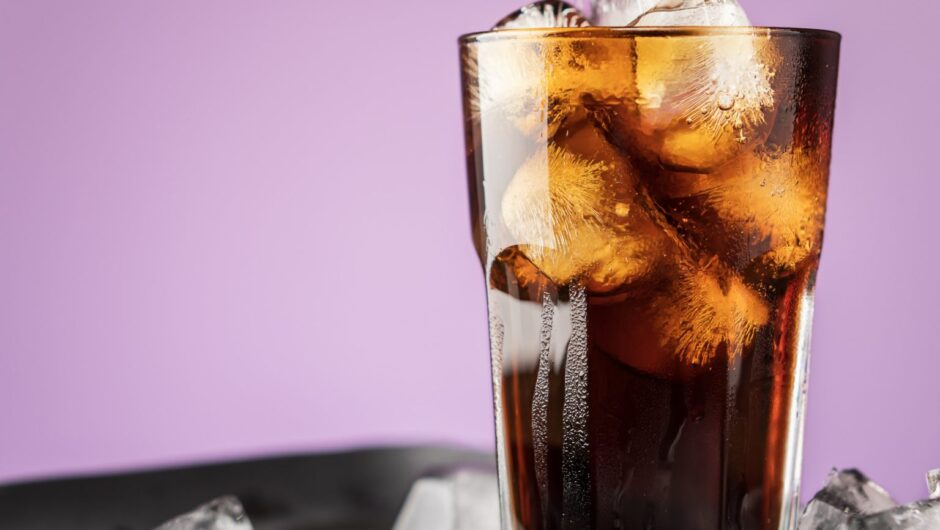 Έρευνα-σοκ: Η πιο κοινή γλυκαντική ουσία συνδέεται με επιθετικό καρκίνο του εγκεφάλου – Σε ποια προϊόντα βρίσκεται;