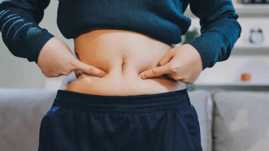 Πώς να χάσετε το επίμονο λίπος στην κοιλιά μετά τα 40 χωρίς ακραίες δίαιτες