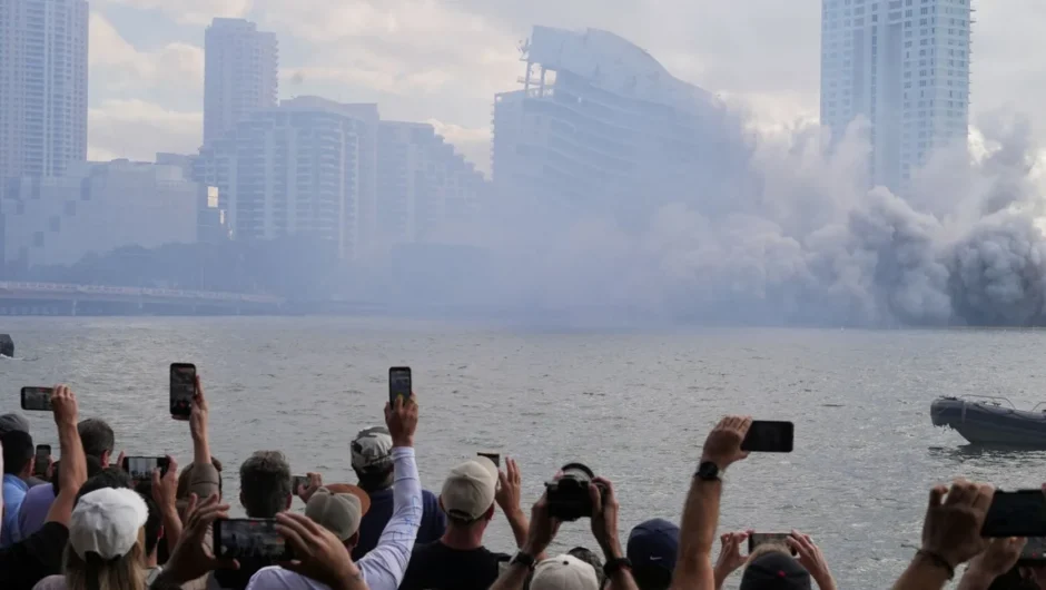 Εμβληματικό ξενοδοχείο του Μαϊάμι έγινε σκόνη σε λιγότερο από 20 δευτερόλεπτα (βίντεο)