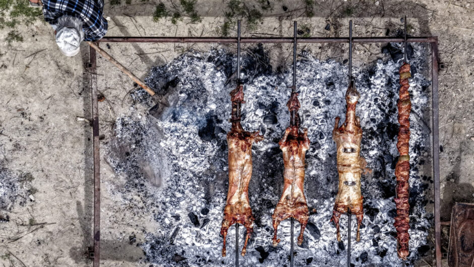 Να σταματήσει το βάρβαρο έθιμο με το σούβλισμα το Πάσχα – Μια πολιτισμική συζήτηση