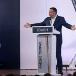 Είσαι ό,τι δηλώνεις ή ό,τι λένε οι άλλοι;