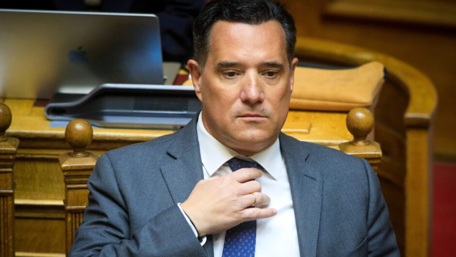 Βγαίνει ο Υπουργός Υγείας ευθαρσώς κ λέει εμείς δεν θα πληρώσουμε τα δάνεια μας