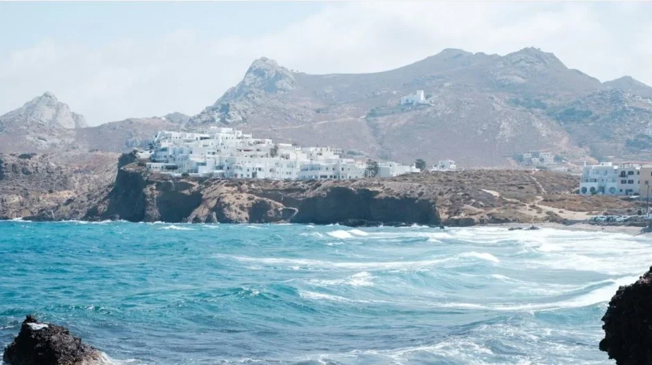 «Όνειρο» οι καλοκαιρινές διακοπές για 1 στους 2 Έλληνες- Πάνω από 2 μισθοί για 5 ημέρες σε νησί