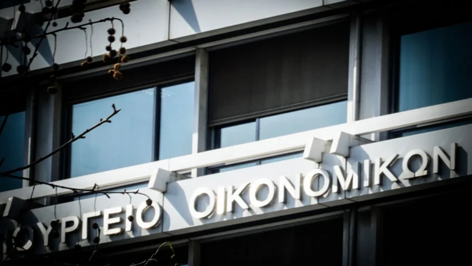 Νέο πλαίσιο για χρέη και κατασχέσεις: Ανάσα για εκατομμύρια οφειλέτες – Ακατάσχετο, 72 δόσεις και εξωδικαστικός