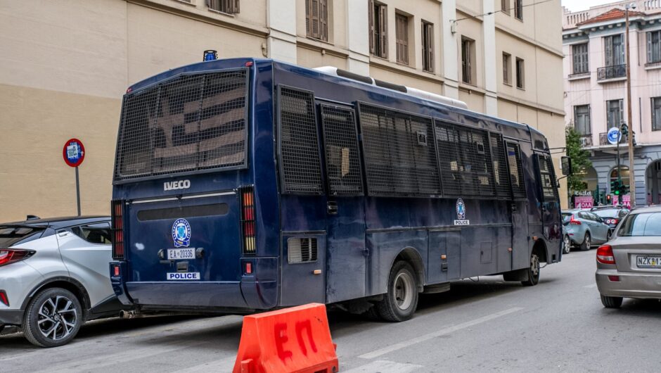 Γαλάζιες ακρίδες στο κύκλωμα πολεοδομίας: Μonopoly διαφθοράς με πλοκάμια από Εκάλη μέχρι Μύκονο