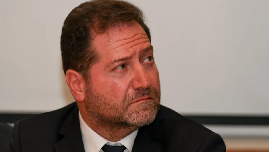 «Θέατρο παραλόγου και αθλιότητας αυτό που έζησε η Λάρισα» – Η αντίδραση του Α. Νταβέλη μετά τα επεισόδια στο σπίτι του