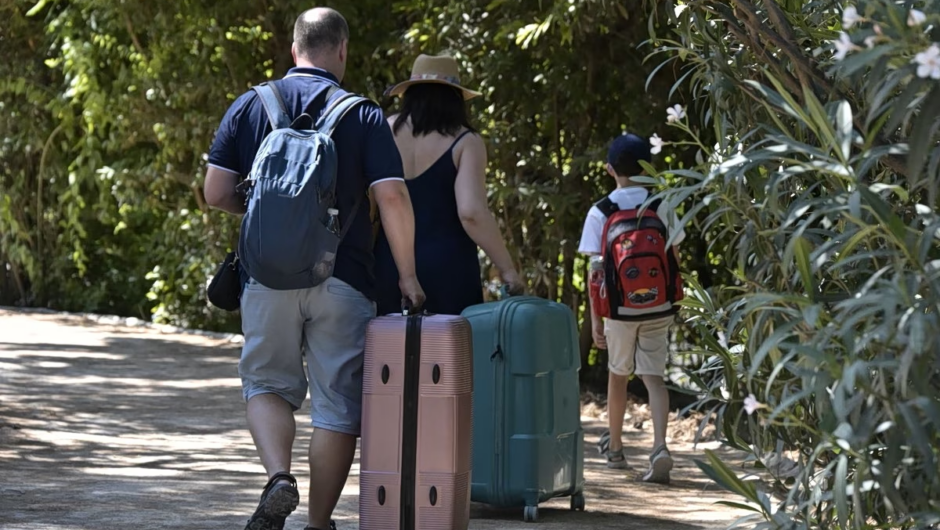 Εσωτερικός τουρισμός: Σε συγγενείς, φίλους ή στο χωριό οι 7 στις 10 διανυκτερεύσεις
