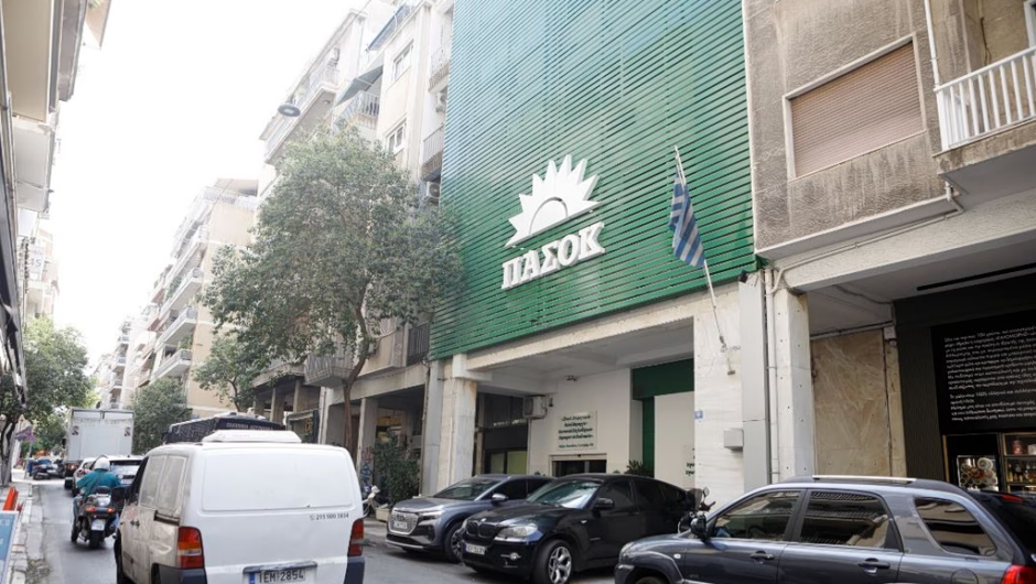 ΠαΣοΚ: Αποδόμηση του sucess story της κυβέρνησης, μάχη σε τρία μέτωπα
