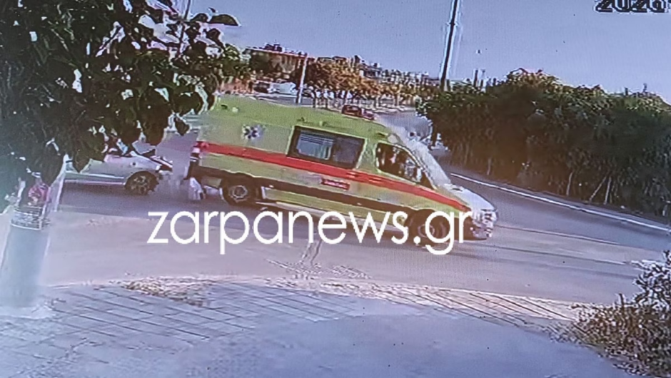 Η στιγμή που τουμπάρει το ασθενοφόρο μετά τη σύγκρουση με ΙΧ στα Χανιά – Σοκαριστικό βίντεο