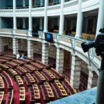 Με μέτρο τα «θα» και τα «πρέπει»