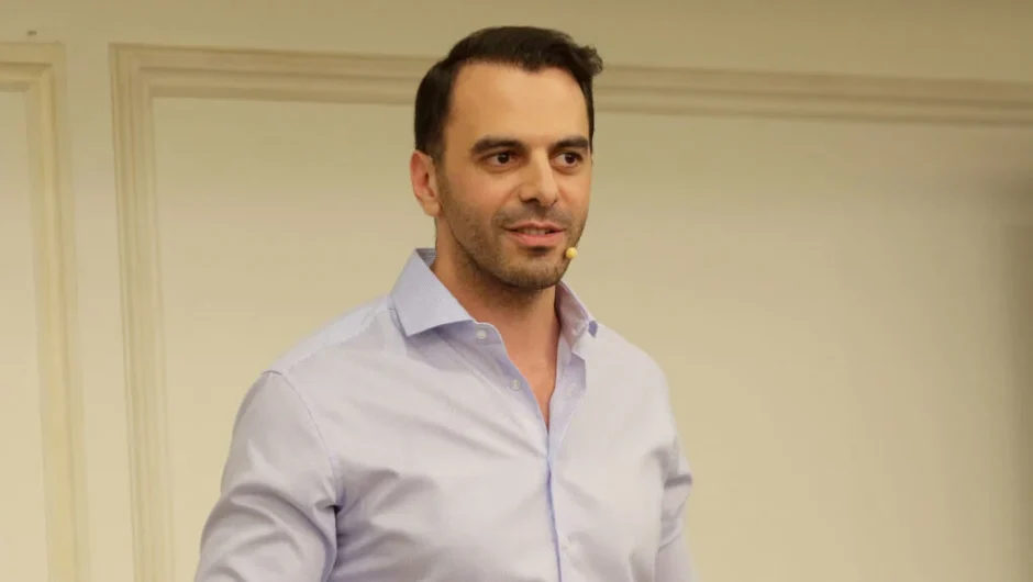 Χριστοδουλάκης: Καταγγέλλει στοχοποίηση από «συστήματα και συμφέροντα» – Η εταιρεία και το δημοσίευμα για απευθείας αναθέσεις