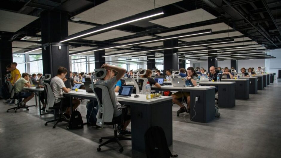 ΟΟΣΑ: Πρωταθλήτρια η Ελλάδα στη μείωση εισοδήματος – Βουτιά 3,6% για τα νοικοκυριά